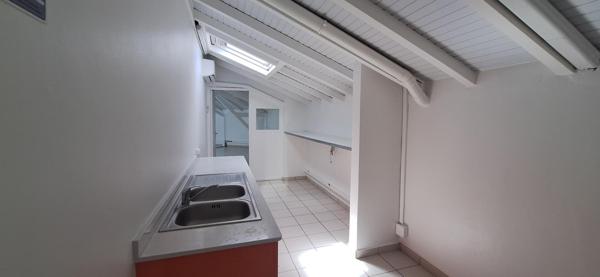 Bureau de 105 m² en zone franche.
