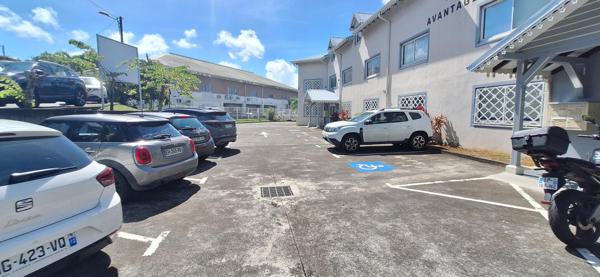 Bureau de 105 m² en zone franche.