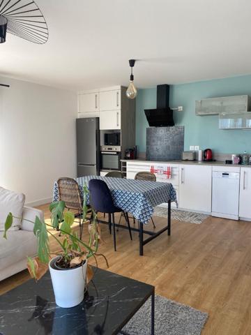 Charmant T2 à vendre à Avrillé, 3ème étage, 2 balcons et parking couvert