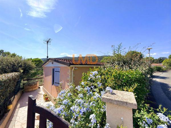 Roquebrune-sur-Argens – Chalet 82 m², 3 chambres et jardin