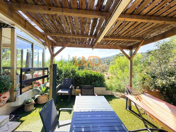Roquebrune-sur-Argens – Chalet 82 m², 3 chambres et jardin