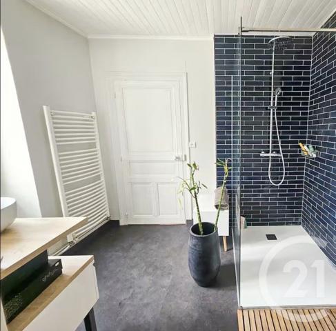 Maison à vendre  4 pièces - 129 m 2   ST YRIEIX SUR CHARENTE  - 16
