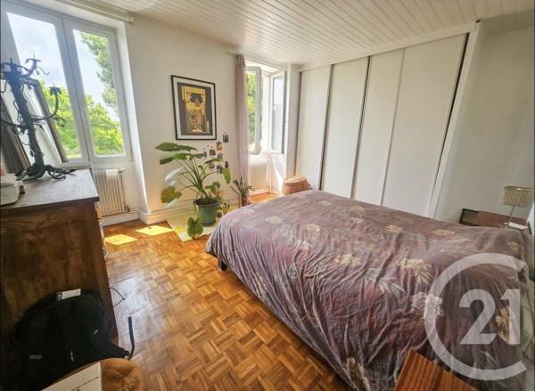 Maison à vendre  4 pièces - 129 m 2   ST YRIEIX SUR CHARENTE  - 16