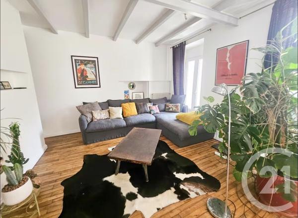 Maison à vendre  4 pièces - 129 m 2   ST YRIEIX SUR CHARENTE  - 16