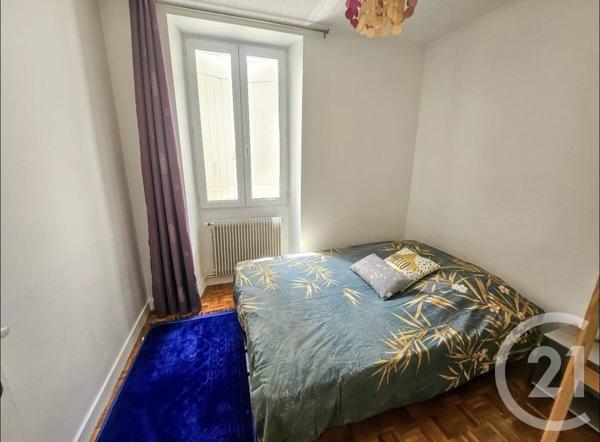 Maison à vendre  4 pièces - 129 m 2   ST YRIEIX SUR CHARENTE  - 16