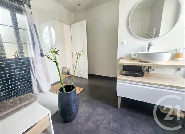 Maison à vendre  4 pièces - 129 m 2   ST YRIEIX SUR CHARENTE  - 16