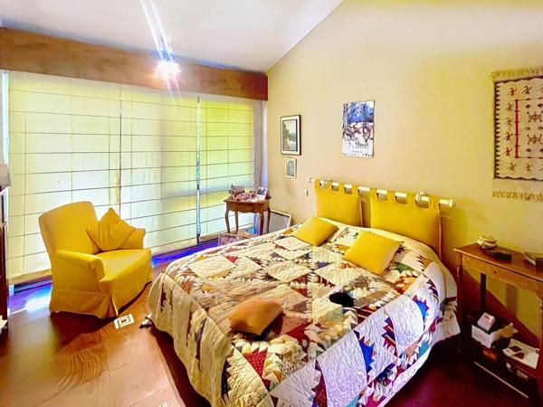 MAISON ATYPIQUE AVEC DES VOLUMES INCROYABLES