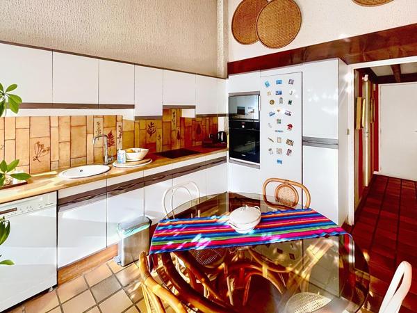 MAISON ATYPIQUE AVEC DES VOLUMES INCROYABLES