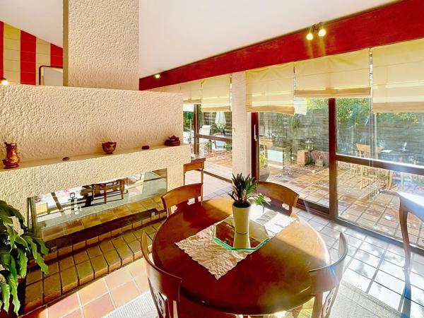 MAISON ATYPIQUE AVEC DES VOLUMES INCROYABLES