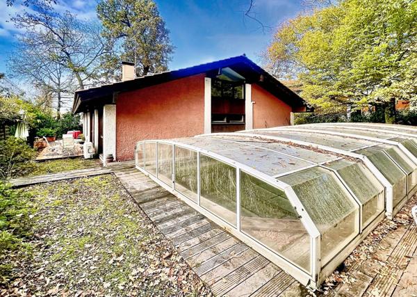 MAISON ATYPIQUE AVEC DES VOLUMES INCROYABLES
