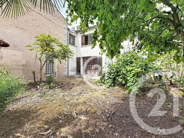 Maison à vendre  6 pièces - 137 m 2   JARNAC  - 16