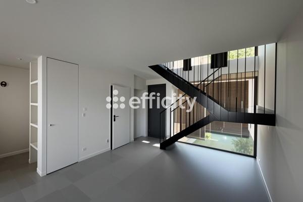 Maison
         5 pièces
        - 99 m² 438 900 € *