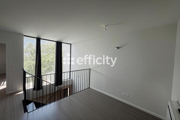 Maison
         5 pièces
        - 99 m² 438 900 € *