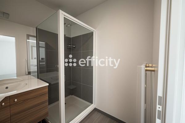 Maison
         5 pièces
        - 99 m² 438 900 € *
