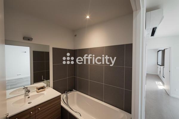 Maison
         5 pièces
        - 99 m² 438 900 € *