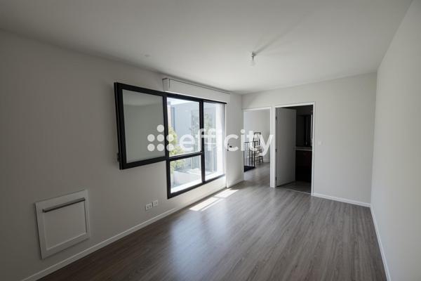 Maison
         5 pièces
        - 99 m² 438 900 € *