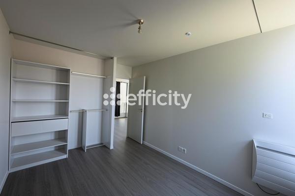 Maison
         5 pièces
        - 99 m² 438 900 € *