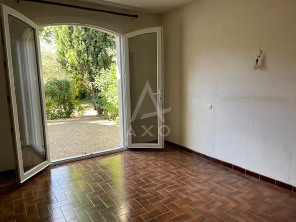 VILLA 105 M² HABITABLES 4 CHAMBRES SUR 850 M² TERRAIN PLANTE D'OLIVIERS PROCHE COMMODITES