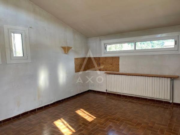 VILLA 105 M² HABITABLES 4 CHAMBRES SUR 850 M² TERRAIN PLANTE D'OLIVIERS PROCHE COMMODITES