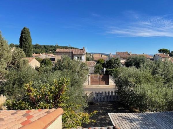 VILLA 105 M² HABITABLES 4 CHAMBRES SUR 850 M² TERRAIN PLANTE D'OLIVIERS PROCHE COMMODITES