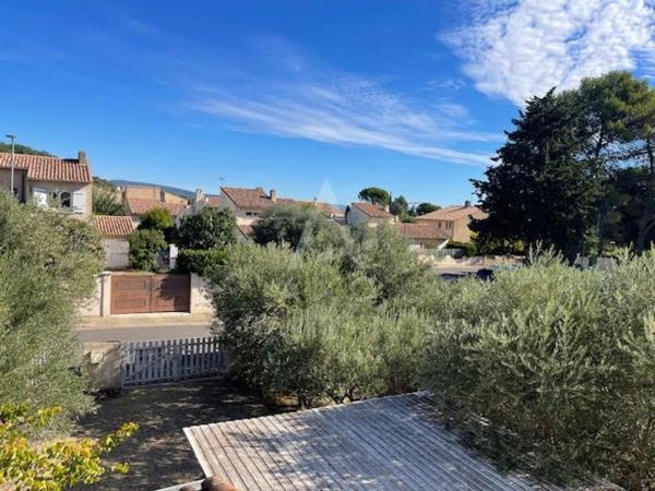 VILLA 105 M² HABITABLES 4 CHAMBRES SUR 850 M² TERRAIN PLANTE D'OLIVIERS PROCHE COMMODITES