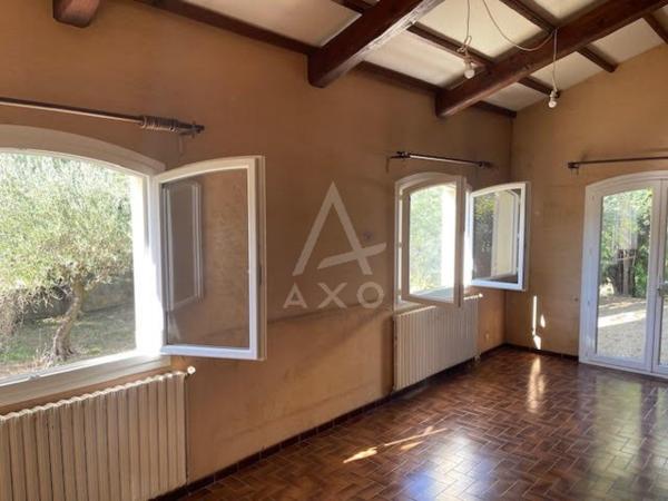 VILLA 105 M² HABITABLES 4 CHAMBRES SUR 850 M² TERRAIN PLANTE D'OLIVIERS PROCHE COMMODITES