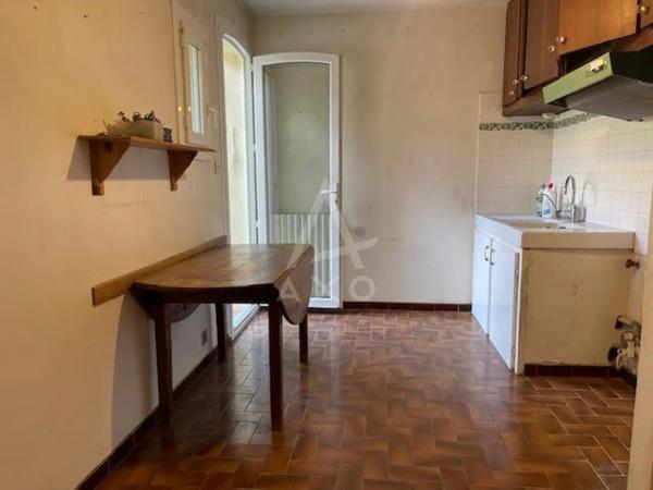 VILLA 105 M² HABITABLES 4 CHAMBRES SUR 850 M² TERRAIN PLANTE D'OLIVIERS PROCHE COMMODITES