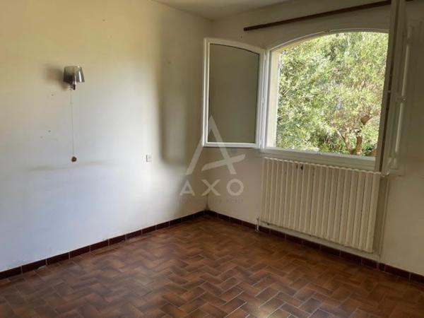 VILLA 105 M² HABITABLES 4 CHAMBRES SUR 850 M² TERRAIN PLANTE D'OLIVIERS PROCHE COMMODITES