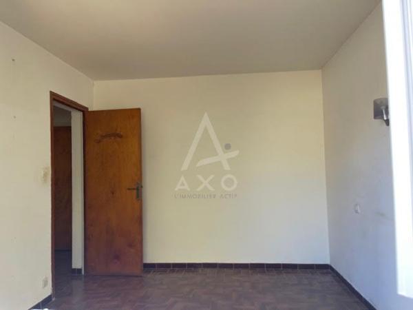 VILLA 105 M² HABITABLES 4 CHAMBRES SUR 850 M² TERRAIN PLANTE D'OLIVIERS PROCHE COMMODITES