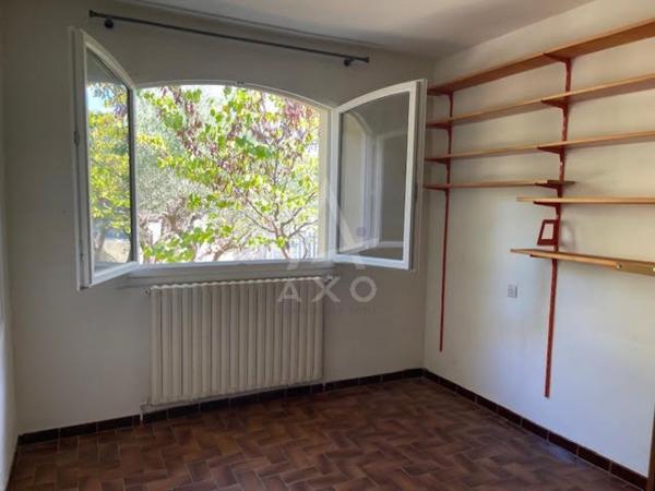 VILLA 105 M² HABITABLES 4 CHAMBRES SUR 850 M² TERRAIN PLANTE D'OLIVIERS PROCHE COMMODITES