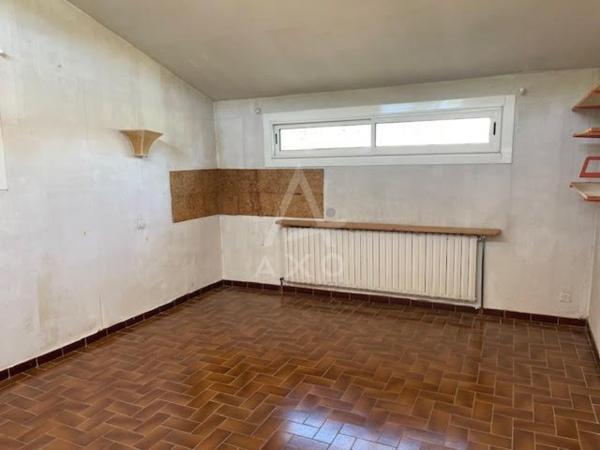 VILLA 105 M² HABITABLES 4 CHAMBRES SUR 850 M² TERRAIN PLANTE D'OLIVIERS PROCHE COMMODITES