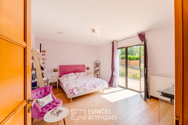 Maison contemporaine aux volumes spectaculaires sous verrières à Oinville-sur-Montcient