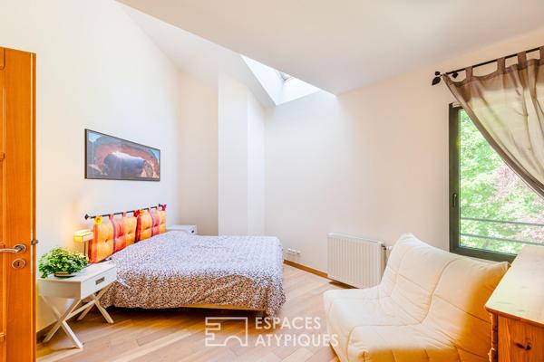 Maison contemporaine aux volumes spectaculaires sous verrières à Oinville-sur-Montcient