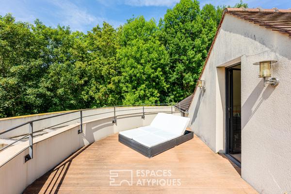 Maison contemporaine aux volumes spectaculaires sous verrières à Oinville-sur-Montcient