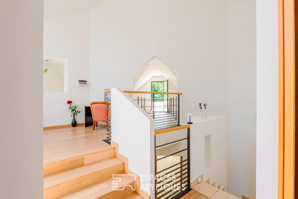 Maison contemporaine aux volumes spectaculaires sous verrières à Oinville-sur-Montcient