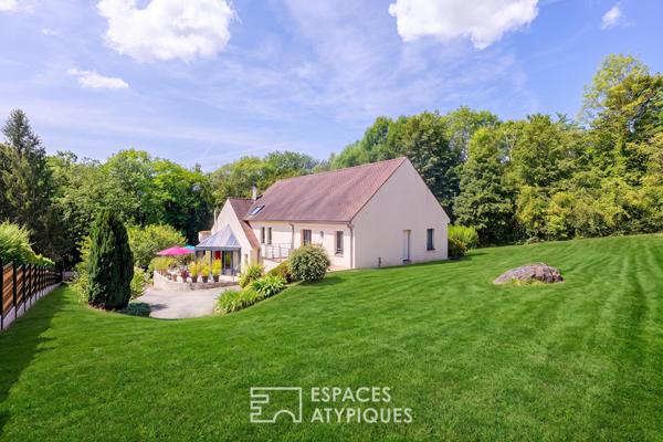 Maison contemporaine aux volumes spectaculaires sous verrières à Oinville-sur-Montcient