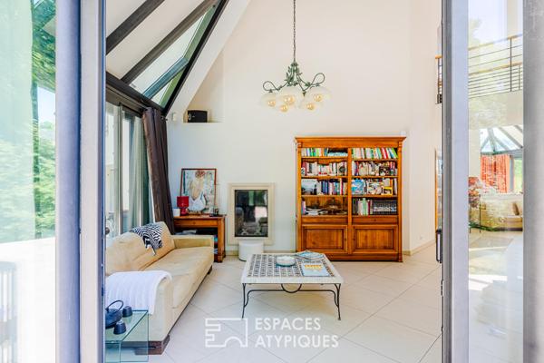 Maison contemporaine aux volumes spectaculaires sous verrières à Oinville-sur-Montcient