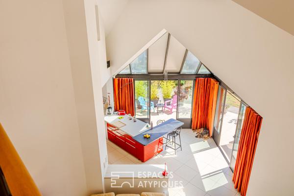 Maison contemporaine aux volumes spectaculaires sous verrières à Oinville-sur-Montcient