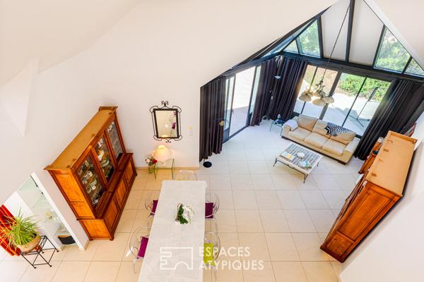 Maison contemporaine aux volumes spectaculaires sous verrières à Oinville-sur-Montcient