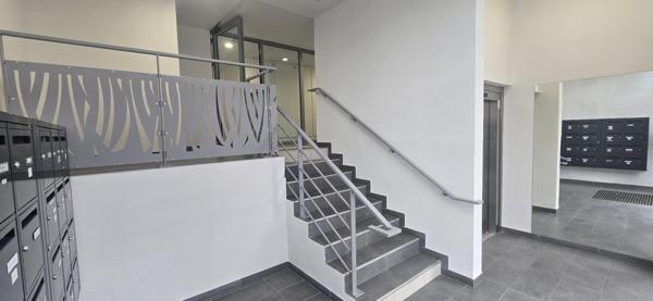 Très bel Appartement avec Balcon et 2 parkings