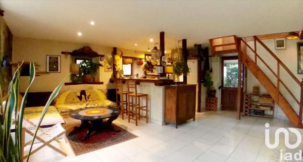 Maison de village 5 pièces de 112 m² à Martigné-sur-Mayenne (53470)