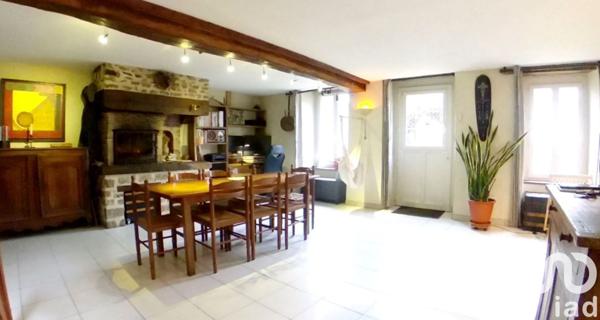 Maison de village 5 pièces de 112 m² à Martigné-sur-Mayenne (53470)