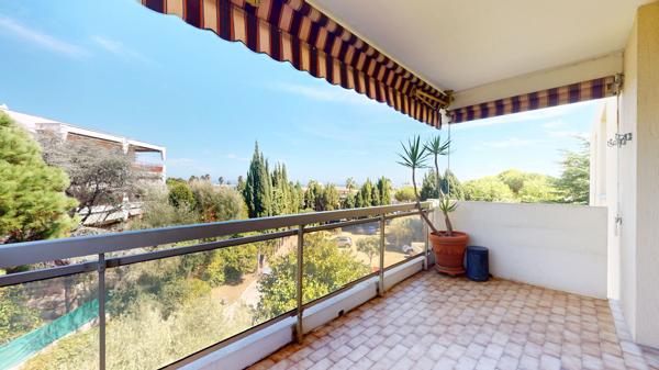Appartement à louer 810 € CC Villeneuve-Loubet 1 pièce 32 m² DPE D