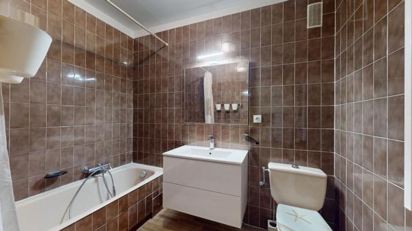 Appartement à louer 810 € CC Villeneuve-Loubet 1 pièce 32 m² DPE D