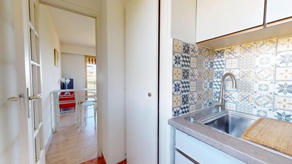 Appartement à louer 810 € CC Villeneuve-Loubet 1 pièce 32 m² DPE D