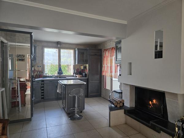 Maison 5 chambres et un bureau centre bourg