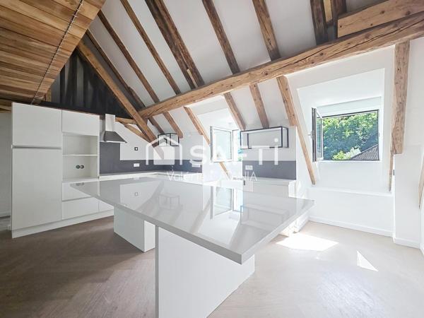 St Laurent du Pont, Appartement T4, dernier étage, rénové à neuf avec ascenseur.