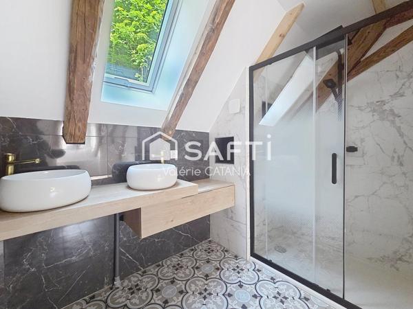 St Laurent du Pont, Appartement T4, dernier étage, rénové à neuf avec ascenseur.