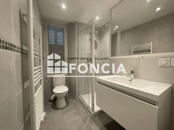 Location Local commercial 2 pièces 61.32 m² - 71 RUE MEYNADIER Cannes 06400