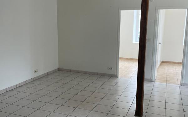 Appartement à louer    3 pièces •  Léré